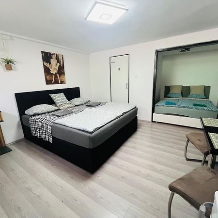Apartmanek Patricie Room With Kitchenette Suitable For 2 Adults And 2 Children Мікулов Екстер'єр фото